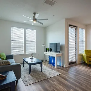 https://coastal-vibrant-2br-apt-in-hyde-park-w-parking.hotelstampa.org